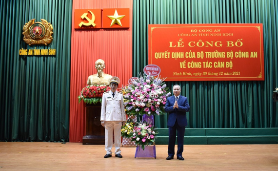 C&ocirc;ng bố Quyết định về việc bổ nhiệm Ph&oacute; Gi&aacute;m đốc C&ocirc;ng an tỉnh Ninh B&igrave;nh