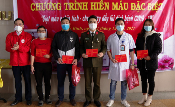 Giọt m&aacute;u nghĩa t&igrave;nh - chung tay đẩy l&ugrave;i dịch Covid-19