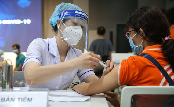 Phản ứng phụ của trẻ em sau ti&ecirc;m vắc xin Covid-19 kh&aacute;c g&igrave; so với người lớn?