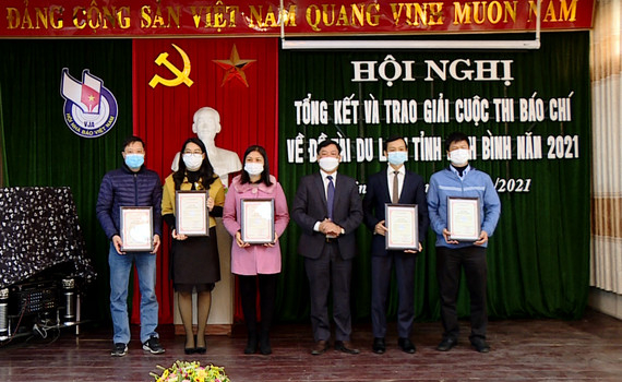 Tổng kết v&agrave; trao giải cuộc thi B&aacute;o ch&iacute; về đề t&agrave;i Du lịch năm 2021 