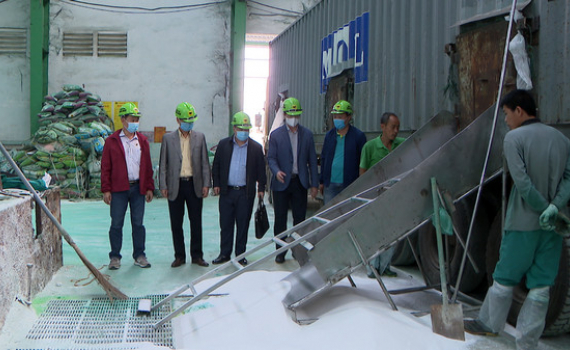 HĐND tỉnh gi&aacute;m s&aacute;t việc lắp đặt hệ thống quan trắc tự động 