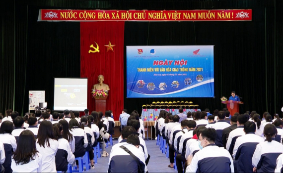 Ng&agrave;y hội &ldquo;Thanh ni&ecirc;n Ninh B&igrave;nh với văn ho&aacute; giao th&ocirc;ng&rdquo; tại Trường THPT Hoa Lư A