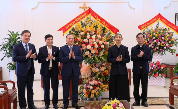 Đồng ch&iacute; Trần Hồng Quảng thăm, ch&uacute;c mừng Lễ Gi&aacute;ng sinh năm 2021