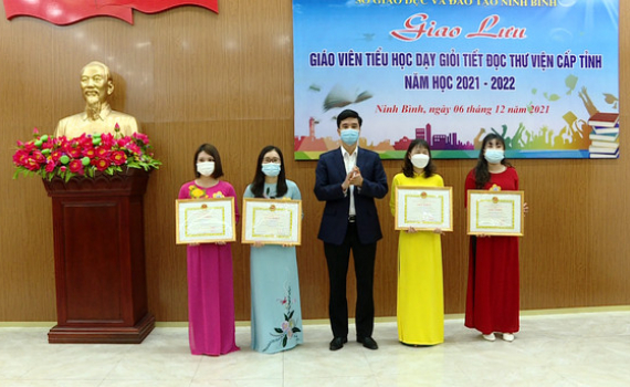 Trao giải chương tr&igrave;nh giao lưu gi&aacute;o vi&ecirc;n tiểu học dạy giỏi tiết học thư viện cấp tỉnh năm học 2021- 2022