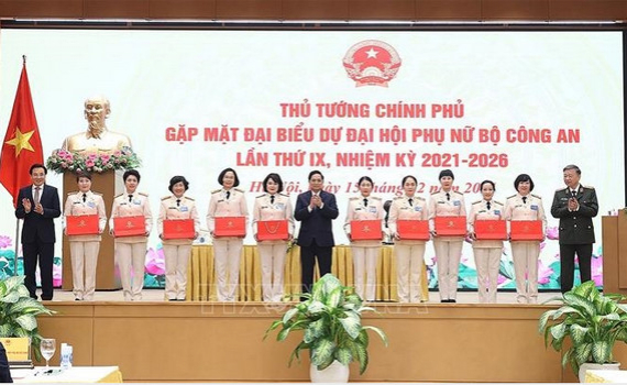 Thủ tướng Phạm Minh Ch&iacute;nh gặp mặt đại biểu dự Đại hội Phụ nữ Bộ C&ocirc;ng an lần thứ IX