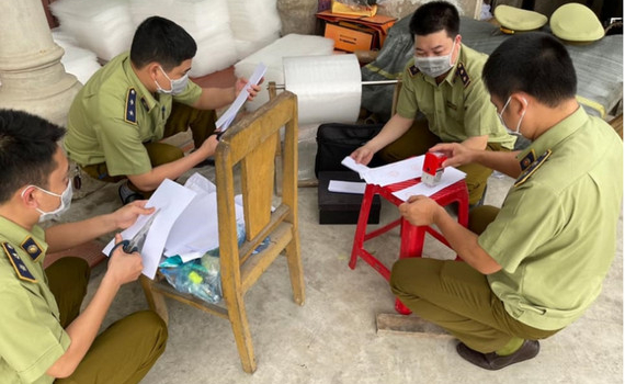 Cao điểm chống bu&ocirc;n lậu, h&agrave;ng giả dịp Tết Nguy&ecirc;n đ&aacute;n Nh&acirc;m Dần