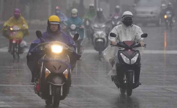 Thời tiết ng&agrave;y 9-12: C&aacute;c tỉnh miền Bắc trời r&eacute;t, c&aacute;c tỉnh miền Trung c&oacute; mưa d&ocirc;ng