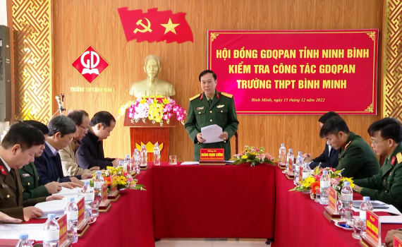 Kiểm tra c&ocirc;ng t&aacute;c gi&aacute;o dục quốc ph&ograve;ng v&agrave; an ninh tại huyện Kim Sơn