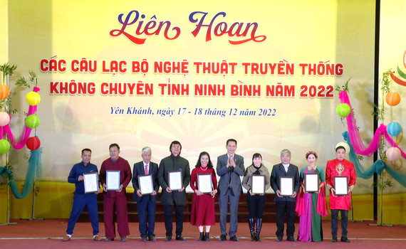 Bế mạc Li&ecirc;n hoan c&aacute;c CLB nghệ thuật truyền thống kh&ocirc;ng chuy&ecirc;n tỉnh Ninh B&igrave;nh năm 2022