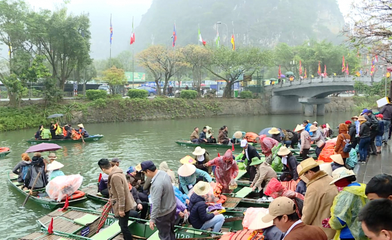 Du lịch Ninh B&igrave;nh đ&oacute;n 3,7 triệu lượt kh&aacute;ch