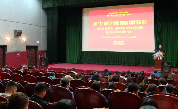 Sở Văn hóa và Thể thao tỉnh Ninh Bình khai mạc lớp tập huấn môn Bóng chuyền hơi