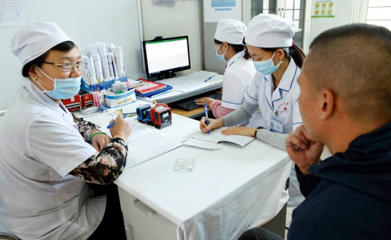 Nh&acirc;n Ng&agrave;y Thế giới ph&ograve;ng, chống HIV/AIDS (1-12) Bảo đảm t&agrave;i ch&iacute;nh trong ph&ograve;ng, chống HIV/AIDS tại Việt Nam