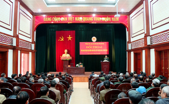 Đối thoại với c&aacute;n bộ, hội vi&ecirc;n Cựu chiến binh huyện Hoa Lư
