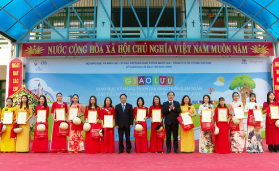  Chương tr&igrave;nh &ldquo;Giao lưu gi&aacute;o dục kỹ năng tham gia giao th&ocirc;ng an to&agrave;n cấp Tiểu học năm 2022&rdquo;