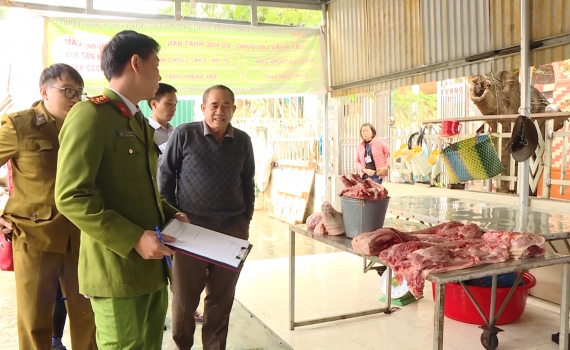 Ninh B&igrave;nh: Tăng cường kiểm tra an to&agrave;n thực phẩm dịp Tết Nguy&ecirc;n đ&aacute;n Qu&yacute; M&atilde;o