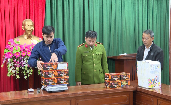 Ph&ograve;ng Cảnh s&aacute;t h&igrave;nh sự, C&ocirc;ng an tỉnh bắt đối tượng vận chuyển, t&agrave;ng trữ ph&aacute;o tr&aacute;i ph&eacute;p