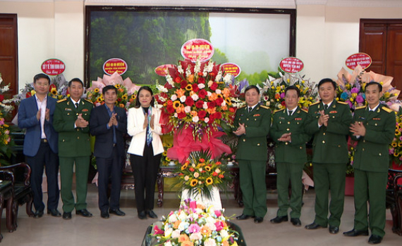 Đồng ch&iacute; B&iacute; Thư Tỉnh ủy thăm, ch&uacute;c mừng c&aacute;c đơn vị qu&acirc;n đội đ&oacute;ng qu&acirc;n tr&ecirc;n địa b&agrave;n tỉnh