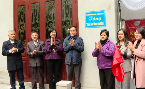 Kh&aacute;nh th&agrave;nh &ldquo;m&aacute;i ấm t&igrave;nh thương&rdquo; cho phụ nữ ngh&egrave;o