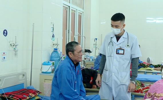 C&aacute;ch ph&ograve;ng bệnh vi&ecirc;m phổi cho người cao tuổi khi trời r&eacute;t