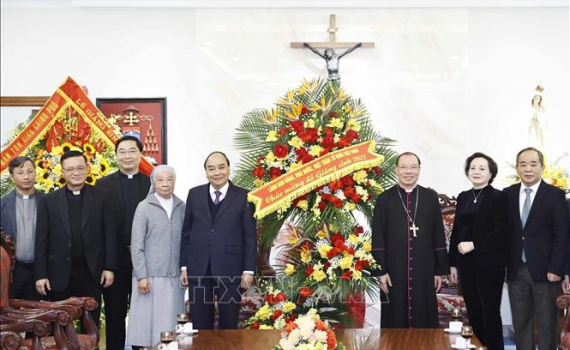 Chủ tịch nước Nguyễn Xu&acirc;n Ph&uacute;c ch&uacute;c mừng Gi&aacute;ng sinh Tổng gi&aacute;o phận H&agrave; Nội v&agrave; Ủy ban Đo&agrave;n kết C&ocirc;ng gi&aacute;o Việt Nam