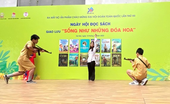 Ra mắt loạt ấn phẩm mới ch&agrave;o mừng Đại hội Đo&agrave;n to&agrave;n quốc lần thứ XII