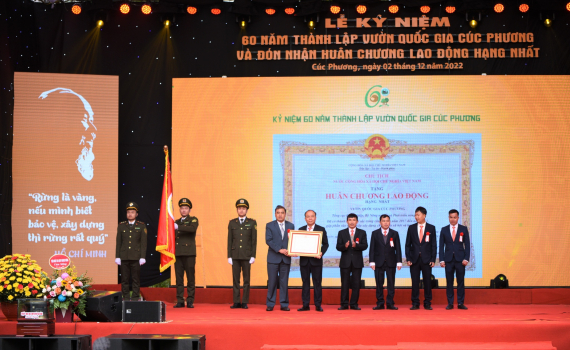 Vườn quốc gia C&uacute;c Phương đ&oacute;n nhận Hu&acirc;n chương Lao động hạng Nhất