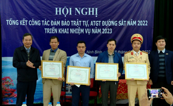 Ninh B&igrave;nh: Tổng kết c&ocirc;ng t&aacute;c đảm bảo trật tự, an to&agrave;n giao th&ocirc;ng đường sắt năm 2022