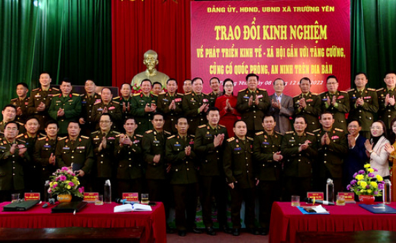  Đo&agrave;n học vi&ecirc;n Chỉ huy cao cấp Qu&acirc;n đội nh&acirc;n d&acirc;n L&agrave;o tham quan, học tập tại Hoa Lư