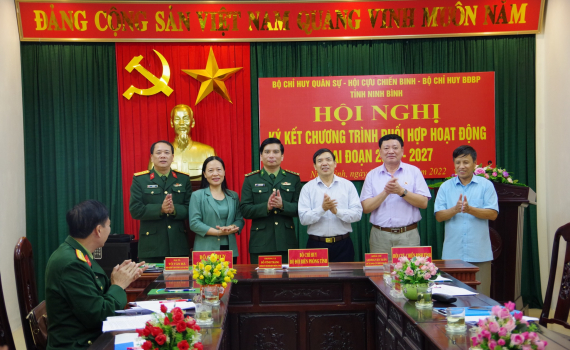 Bộ Chỉ huy BĐBP tỉnh, Bộ CHQS tỉnh, Hội Cựu Chiến binh tỉnh k&yacute; kết Chương tr&igrave;nh phối hợp hoạt đ&ocirc;̣ng