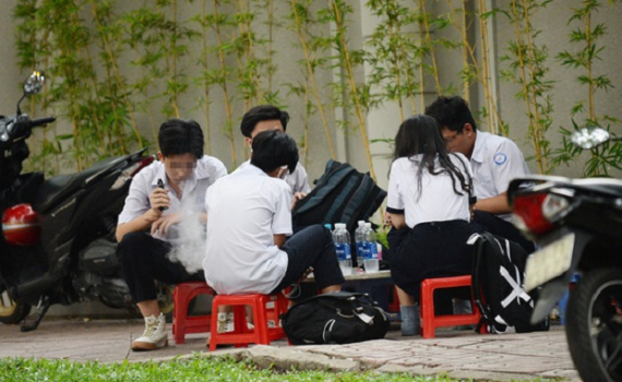 Ngăn chặn thuốc l&aacute; điện tử x&acirc;m nhập học đường