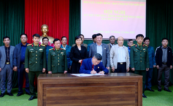 Kim Sơn: Hội CCB v&agrave; Ban CHQS huyện k&yacute; kết chương tr&igrave;nh phối hợp hoạt động giai đoạn 2022 - 2027