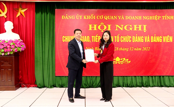 Hội nghị chuyển giao, tiếp nhận tổ chức Đảng v&agrave; đảng vi&ecirc;n