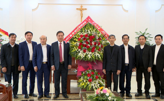 L&atilde;nh đạo huyện Kim Sơn thăm, ch&uacute;c mừng nh&acirc;n dịp Lễ Gi&aacute;ng sinh 2022