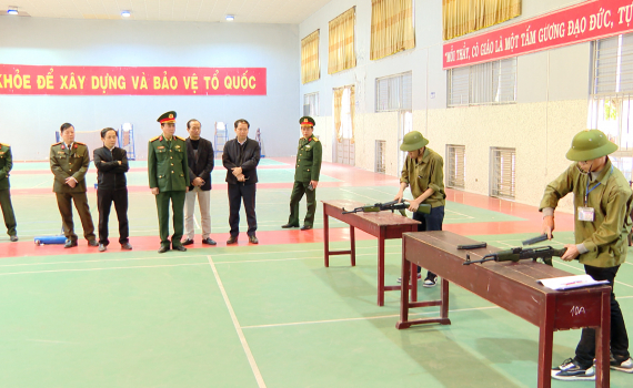 Kiểm tra c&ocirc;ng t&aacute;c gi&aacute;o dục quốc ph&ograve;ng v&agrave; an ninh tại th&agrave;nh phố Ninh B&igrave;nh