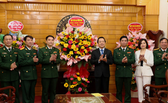Đồng ch&iacute; Chủ tịch UBND tỉnh thăm, ch&uacute;c mừng Bộ Chỉ huy Bộ đội Bi&ecirc;n ph&ograve;ng tỉnh nh&acirc;n kỷ niệm 78 năm Ng&agrave;y th&agrave;nh lập Qu&acirc;n đội nh&acirc;n d&acirc;n Việt Nam