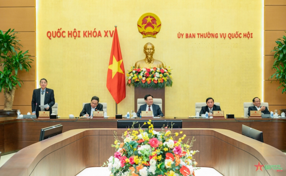 Ủy ban Thường vụ Quốc hội th&ocirc;ng qua mức thuế bảo vệ m&ocirc;i trường với xăng, dầu, mỡ nhờn năm 2023