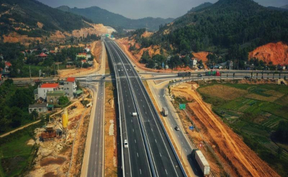 Thủ tướng chỉ đạo đẩy nhanh tiến độ c&aacute;c dự &aacute;n đường bộ cao tốc quan trọng quốc gia