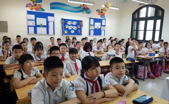 Ch&iacute;nh phủ y&ecirc;u cầu giữ ổn định mức thu học ph&iacute;