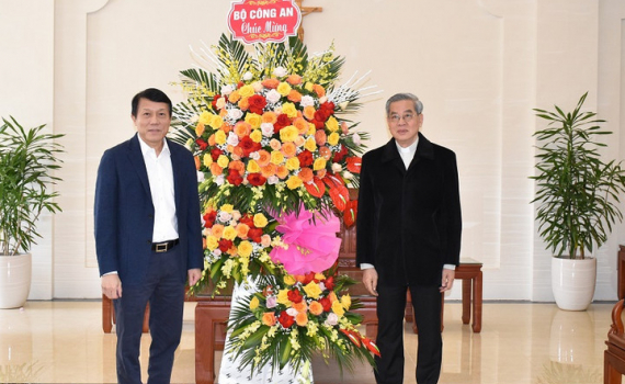 L&atilde;nh đạo Bộ C&ocirc;ng an ch&uacute;c mừng T&ograve;a Gi&aacute;m mục Gi&aacute;o phận Ph&aacute;t Diệm nh&acirc;n dịp Lễ Gi&aacute;ng sinh