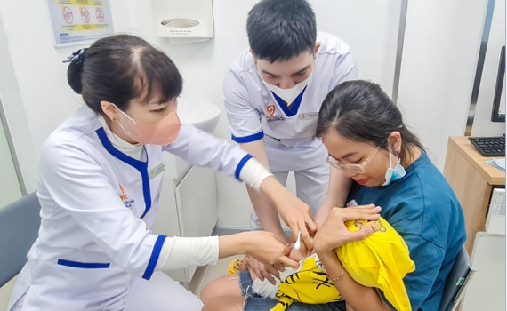 Triển khai nhiều biện ph&aacute;p để bảo đảm cung ứng vaccine