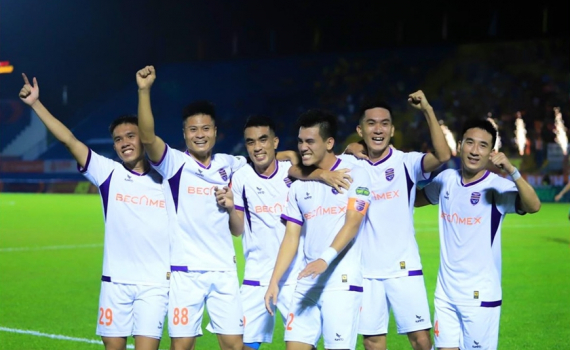 Th&eacute;p Xanh Nam Định mất ngồi đầu V-League v&agrave;o tay Becamex B&igrave;nh Dương