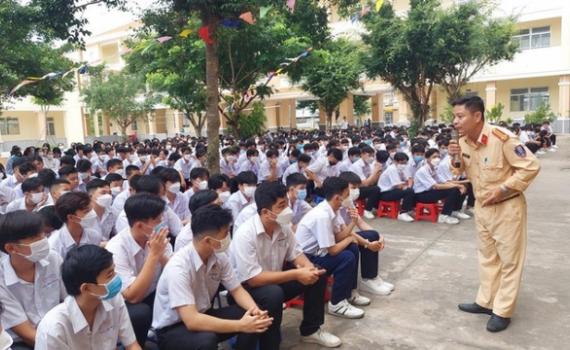 Tăng cường bảo đảm trật tự, an to&agrave;n giao th&ocirc;ng cho lứa tuổi học sinh
