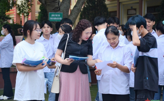 Bộ Gi&aacute;o dục v&agrave; Đ&agrave;o tạo c&ocirc;ng bố đề minh họa của Kỳ thi tốt nghiệp THPT từ năm 2025