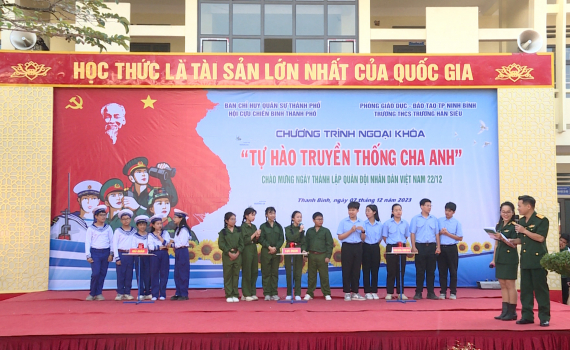 Chương tr&igrave;nh ngoại kh&oacute;a &ldquo;Tự h&agrave;o truyền thống cha anh&rdquo; tại Trường THCS Trương H&aacute;n Si&ecirc;u