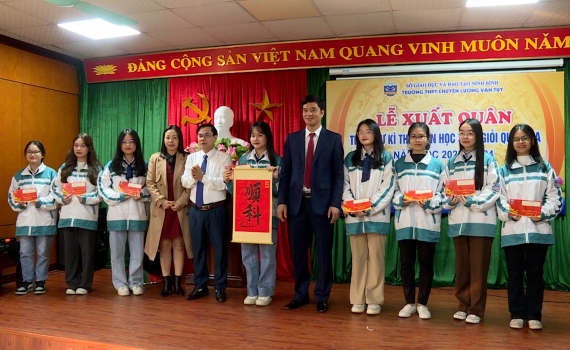 Lễ xuất qu&acirc;n c&aacute;c đội tuyển tham dự Kỳ thi chọn học sinh giỏi Quốc gia năm học 2023-2024