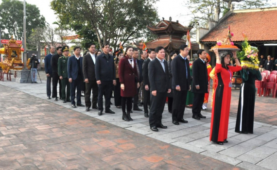 D&acirc;ng hương tại Đền thờ Dinh điền sứ Nguyễn C&ocirc;ng Trứ