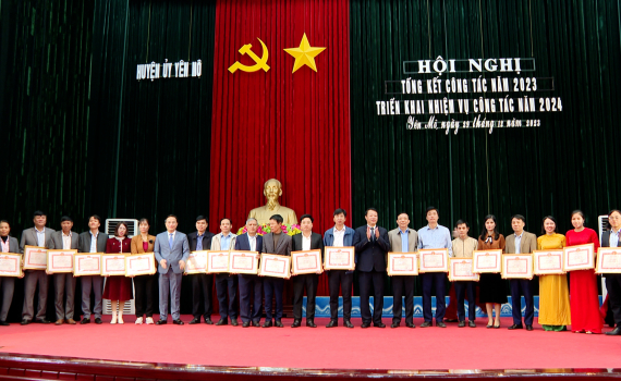 Huyện ủy Y&ecirc;n M&ocirc; triển khai nhiệm vụ c&ocirc;ng t&aacute;c năm 2024
