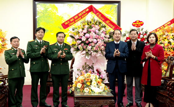Đồng ch&iacute; Ph&oacute; B&iacute; thư Thường trực Tỉnh uỷ Mai Văn Tuất thăm, ch&uacute;c mừng một số đơn vị Qu&acirc;n đội