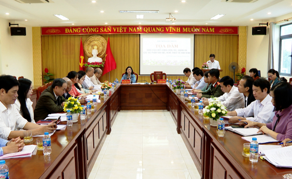 Tọa đ&agrave;m "N&acirc;ng cao chất lượng s&aacute;ng t&aacute;c, quảng b&aacute; c&aacute;c t&aacute;c phẩm văn học, nghệ thuật về Ninh B&igrave;nh"
