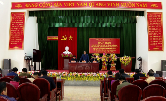 Nho Quan họp b&aacute;o trước khi tổ chức cưỡng chế thu hồi đất theo quy định